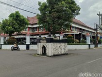 Makam Misterius, Ada di Tengah Jalan, Sering Dikunjungi Peziarah