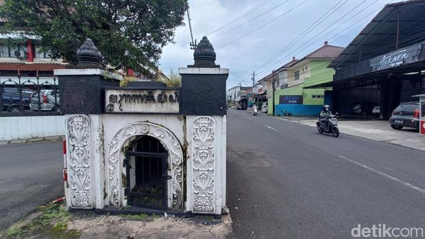 Lokasi Makam Ragasemangsang yang berada di pertigaan antara jalan Kabupaten dengan Ragasemangsang, Purwokerto Timur, Kabupaten Banyumas, Jumat (19/9/2025).