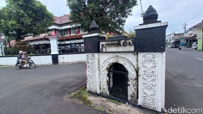 Lokasi Makam Ragasemangsang yang berada di pertigaan antara jalan Kabupaten dengan Ragasemangsang, Purwokerto Timur, Kabupaten Banyumas, Jumat (19/9/2025).
