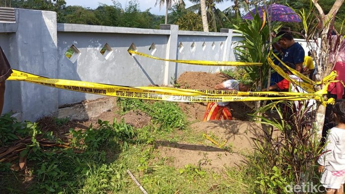 Lokasi pemakaman bayi di pemakaman umum warga Tidar Salakan, Kelurahan Tidar Selatan, Kecamatan Magelang Selatan, Kota Magelang, Selasa (23/9/2025).