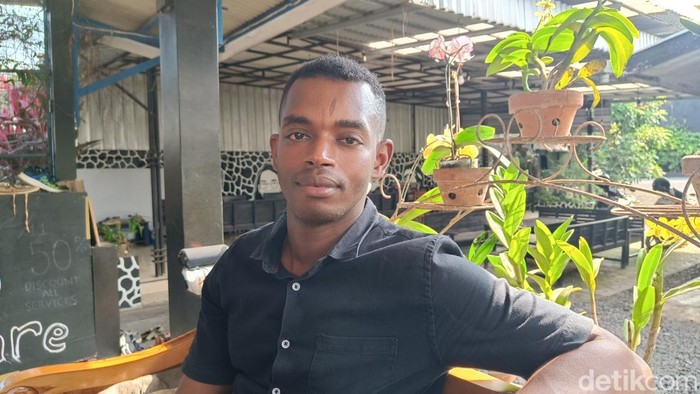 Mahasiswa asing asal Mali, Mamoudou Samgare Toufi (26) yang fasih berbahasa ngapak semasa kuliah di Universitas Muhammadiyah Purwokerto, Selasa (23/9/2025).