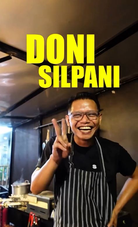 Mantan chef jualan ramen kaki lima