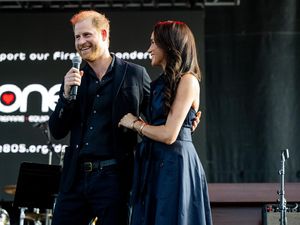 Ikut Lifestyle Hollywood, Pangeran Harry Belum Pede ke Resto Pakai Celana Pendek