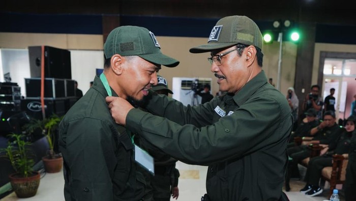 Mensos membuka retreat Wali Asuh dan Wali Asrama Sekolah Rakyat di Kalsel.
