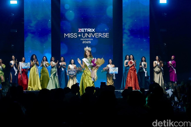 Indonesia akhirnya memiliki perwakilan Miss Universe yang baru. Adalah Sanly Liu, perempuan yang berhasil menyandang gelar tersebut saat malam final di The Tribrata Darmawangsa, Jakarta, Senin (22/9/2025). (Foto: Grandyos Zafna/detikcom)