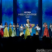 Indonesia akhirnya memiliki perwakilan Miss Universe yang baru. Adalah Sanly Liu, perempuan yang berhasil menyandang gelar tersebut saat malam final di The Tribrata Darmawangsa, Jakarta, Senin (22/9/2025). (Foto: Grandyos Zafna/detikcom)