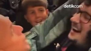 Video: Nazar Tak Potong Rambut, Fans MU Malah Diserang Suporter