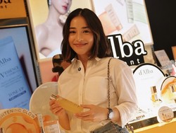 Gaya Simpel Nikita Willy Padukan Tas Rp 110 Juta & Jam Tangan Nyaris Rp 1 M