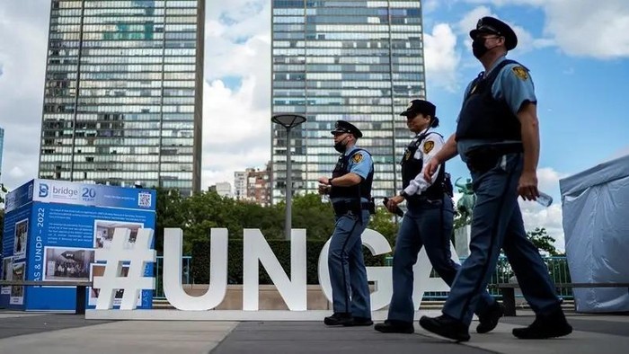 U.N. security members patrol outside the building during the 77th Session of the United Nations General Assembly at U.N. Headquarters in New York City, U.S., September 20, 2022. (File photo: Reuters)