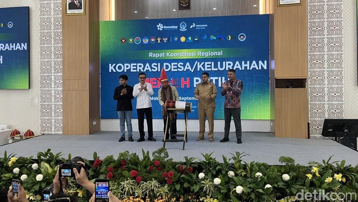 Pembukaan rapat koordinasi regional Koperasi Merah Putih di Makassar yang dihadiri Seskemenkop Ahmad Zabadi.