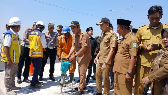 Pemkab Lamongan Pasang APILL di Dua Titik Rawan Kecelakaan JLU