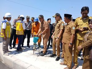 Pemkab Lamongan Pasang APILL di Dua Titik Rawan Kecelakaan JLU
