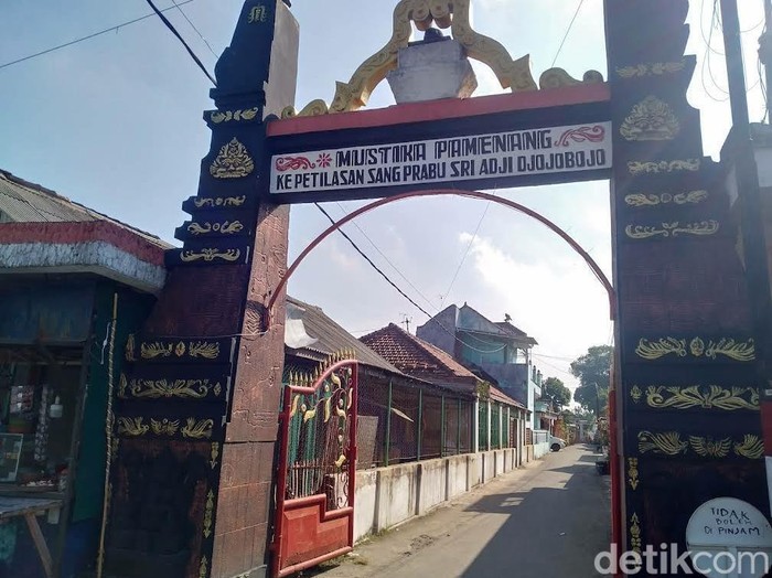 Petilasan Sri Aji Joyoboyo di Kediri