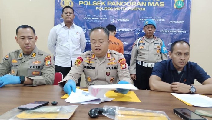 Polisi saat merilis kasus pencurian motor di Depok