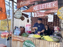 Tak Cuma Kue Kontol Kejepit, Mi Pentil Juga Jadi Buruan di Pasar Kangen Jogja