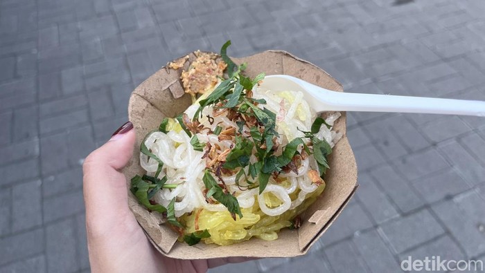 Potret mi pentil makanan khas Srandakan, Bantul di Pasar Kangen Jogja 2025 di Taman Budaya Yogyakarta, Gondomanan, Kota Jogja, Selasa (23/9/2025).