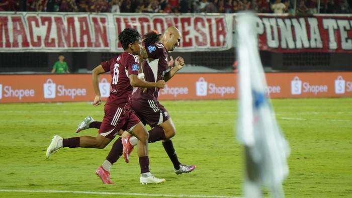 PSM Makassar merayakan kemenangan pertamanya di Super League 2025/2026 saat menjamu Persija Jakarta di Stadion Gelora BJ Habibie.