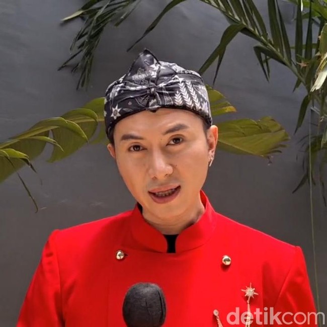 5 Seleb Pria Upgrade Penampilan di 2025