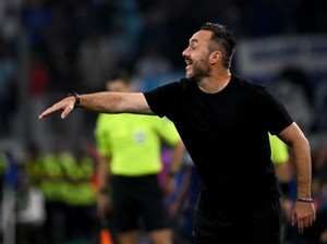 De Zerbi Marah-marah, Wasit pun Acungi Kartu Kuning dan Merah