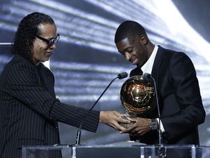 Detik-detik Ronaldinho Umumkan Dembele Jadi Pemenang Ballon dOr 2025