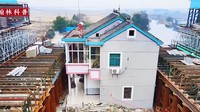 Pada awalnya, pemilik rumah tersebut menuntut kompensasi sebesar Rp 234 juta per meter persegi. Namun, pihak berwenang menyatakan bahwa angka tersebut jauh melampaui batas harga yang diatur dalam ketentuan resmi. Setiap kali pemerintah menolak, permintaan ganti rugi dari pemilik rumah justru semakin meningkat hingga akhirnya mencapai Rp 233 miliar untuk keseluruhan properti.Foto: Tangkapan Layar YouTube Hanlin Popular Science