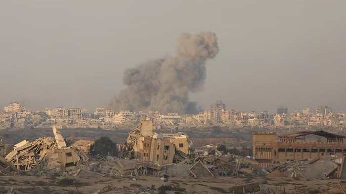 Smoke rises following an Israeli strike amid an Israeli operation, as seen from central Gaza Strip, September 21, 2025.