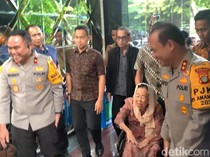 Video: Kata Istri Gus Dur Usai Jenguk Delpedro di Polda Metro Jaya