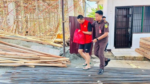 Tersangka saat hendak dibawa ke Rutan Malabero Bengkulu