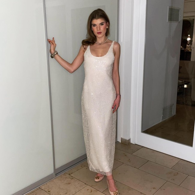 Selain model, wanita itu disebut sebagai seorang pemain ski berbakat yang tengah menimba ilmu ekonomi dan manajemen di Kings College di London serta psikologi di Universitas Durham. Foto: Instagram