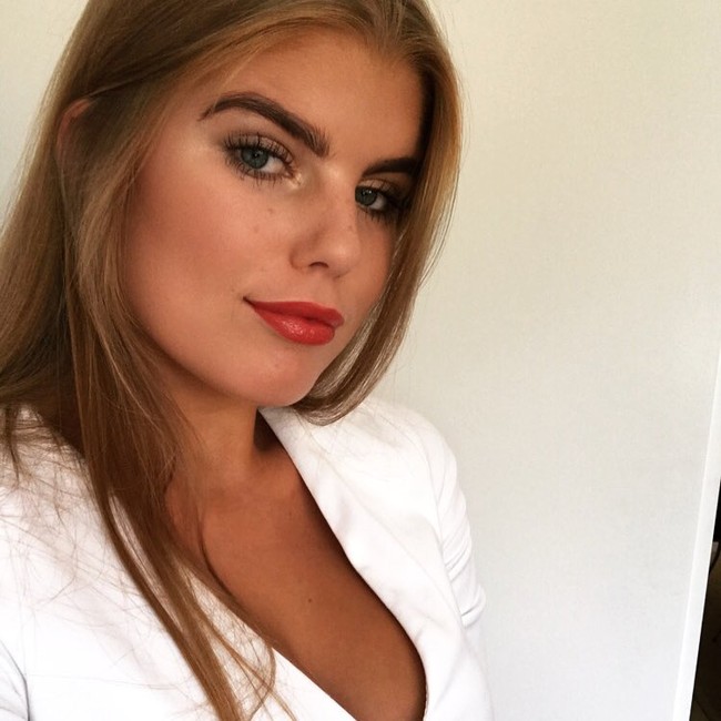 Sebelum dengan Theresa, gelandang legendaris itu pernah melepas cincin kawinnya di televisi dan menyatakan dia tidak akan lagi membiayai operasi pengecilan payudara sang mantan istri. Foto: Instagram