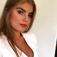 Sebelum dengan Theresa, gelandang legendaris itu pernah melepas cincin kawinnya di televisi dan menyatakan dia tidak akan lagi membiayai operasi pengecilan payudara sang mantan istri. Foto: Instagram