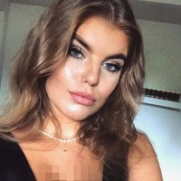 Beberapa waktu lalu media Jerman melihatnya di sebuah acara ski di Ischgl, Austria, bersama Matthaus. Ketika ditanya mengenai kehadirannya di sana, ia pun menjawab Kami di sini untuk bermain ski, dan itu urusan pribadi, ujarnya sambil tersenyum kepada majalah Bunte. Foto: Instagram