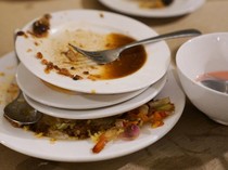 Kebiasaan Beres-beres Meja di Restoran Ternyata Gambarkan Kepribadian Ini