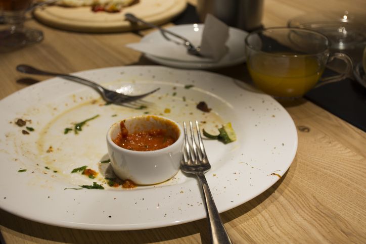 Kebiasaan Beres-beres Meja di Restoran Ternyata Gambarkan Kepribadian Ini