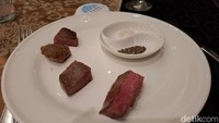 Proses pemotongan halal dan sertifikasi Jepang-Indonesia jadi sorotan di Wagyu Pro-Connect. Subur Arta Utama, menjadi salah satu importir yang mengutamakan sertifikasi kehalalan wagyu. Foto: Diah Afrilian/detikcom