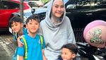 Seru! Zaskia Adya Mecca Piknik Bareng Keluarga di Jepang