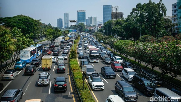 Aksi Hari Tani Picu Kemacetan di Tol Dalam Kota Jakarta