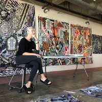 Wanita 51 tahun itu sendiri sebenarnya bukan orang baru di kehidupan Keanu. Alexandra merupakan teman lama pemain Matrix tersebut yang sebelumnya pernah berkolaborasi untuk buku Ode To Happiness and Shadows.Foto: Instagram @apumfa