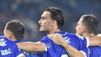 Terbaru, Persib menang 2-1 atas Persebaya Surabaya dalam lanjutan Super League 205/2026 pekan keenam di Stadion Gelora Bung Tomo, Senin (22/9/2025). Andrew Jung berperan apik lewat satu assist yang berhasil dikonversi menjadi gol oleh Uilliam Barros. (Foto: Dok. Persib Bandung)