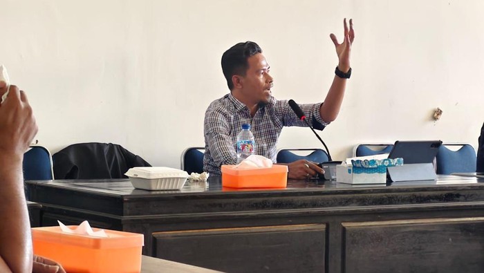 Anggota Komisi I DPRD Buton Rahman.