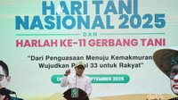 Menteri Koordinator Pemberdayaan Masyarakat sekaligus Ketua Umum PKB, Muhaimin Iskandar, menyampaikan pidato di DPP PKB, Jakarta, Rabu (24/9/2025). Pidato itu digelar untuk memperingati Hari Tani Nasional dan harlah ke-11 Gerbang Tani. 