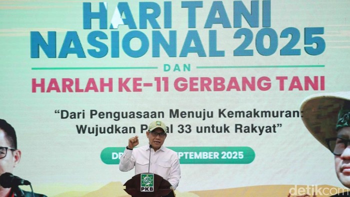 Menteri Koordinator Pemberdayaan Masyarakat sekaligus Ketua Umum PKB, Muhaimin Iskandar, menyampaikan pidato di DPP PKB, Jakarta, Rabu (24/9/2025). Pidato itu digelar untuk memperingati Hari Tani Nasional dan harlah ke-11 Gerbang Tani.