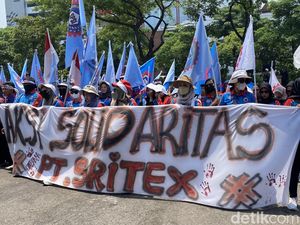Eks Buruh Sritex Demo di Kantor Gubernur Jateng Tuntut Pesangon Cair