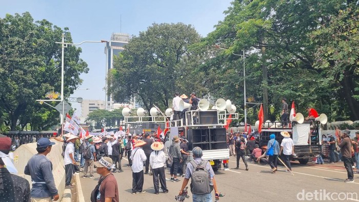 Demo Hari Tani di Patung Kuda Jakpus. (Taufiq/detikcom)