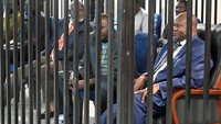 Sidang ini menjadi salah satu momen paling dramatis dalam sejarah politik Sudan Selatan. Riek Machar, sosok yang pernah memegang jabatan tinggi di pemerintahan, kini harus menghadapi tuduhan yang bisa mengguncang posisinya dan memperdalam krisis politik di negeri yang baru berdiri itu. REUTERS/Jok Solomun