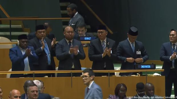 Didit Hediprasetyo turut mendampingi Presiden Prabowo berpidato di Sidang Majelis Umum ke-80 PBB dari kursi delegasi Indonesia pada Selasa (23/9/2025). Terlihat juga Menlu Sugiono, Menteri HAM Natalius Pigai, dan dan Menteri Investasi sekaligus CEO Danantara, Rosan Roeslani. (Tangkapan Layar YouTube Sekretariat Presiden)