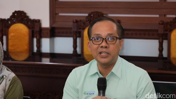 Direktur Medik dan Keperawatan RSUP Prof Ngoerah, I Made Darmajaya saat konferensi pers di kantornya, Rabu (24/9/2025).