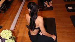 Potret Dua Lipa Latihan Pilates Demi Kuat Pakai Heels Berjam-jam