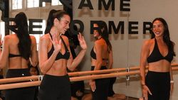 Potret Dua Lipa Latihan Pilates Demi Kuat Pakai Heels Berjam-jam