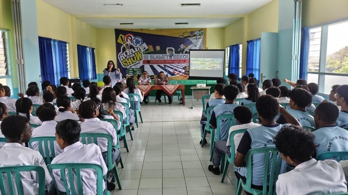 Edukasi bahaya narkoba di SMA Katholik Yos Sudarso, Kota Batu